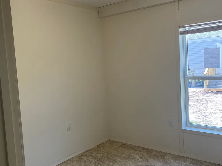 17020 Meridian Blvd — Photo 25