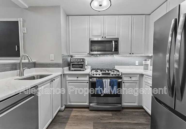 171 Somervelle St #406 — Photo 4