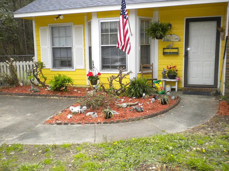 1913 Rolling Ridge Dr — Photo 1