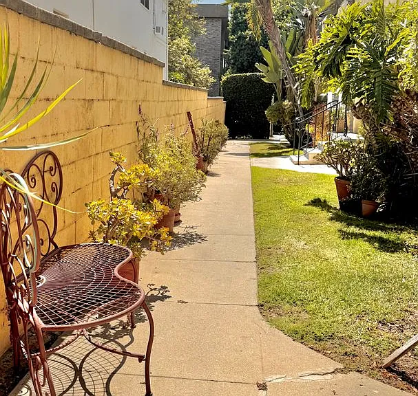 538 N Sycamore Ave — Photo 23
