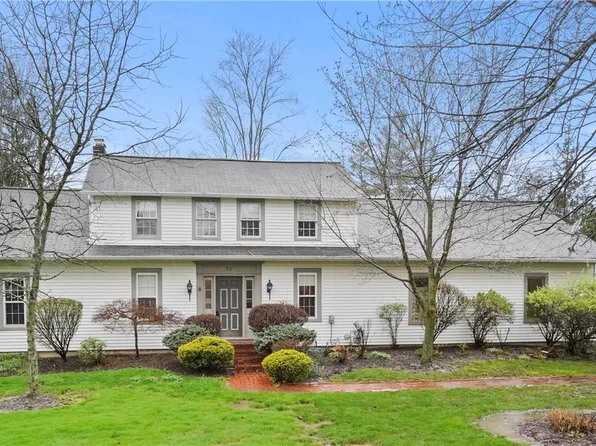 33 Cochran Rd, Aurora, OH 44202