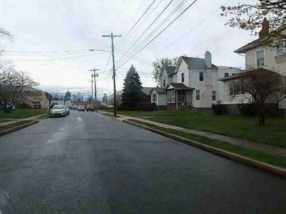 Exterior Neighborhood (street photo)