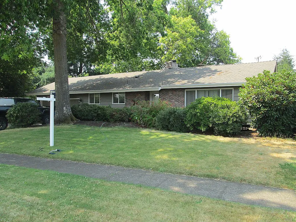 643 Sterling Dr photo 1