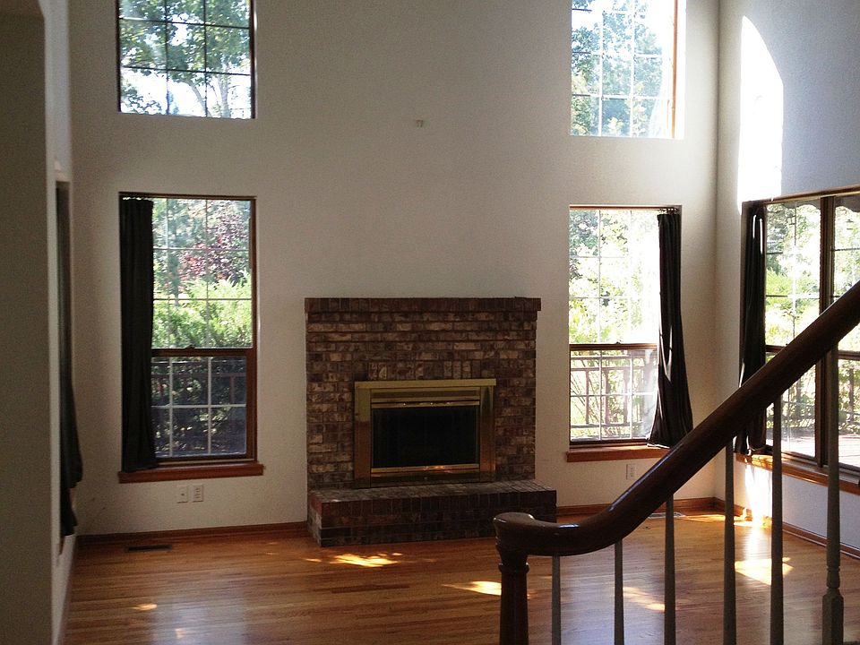 family room, S,E,W windows