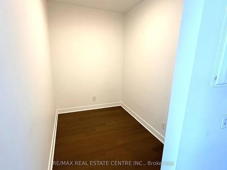 15 Grenville St #4710 — Photo 10