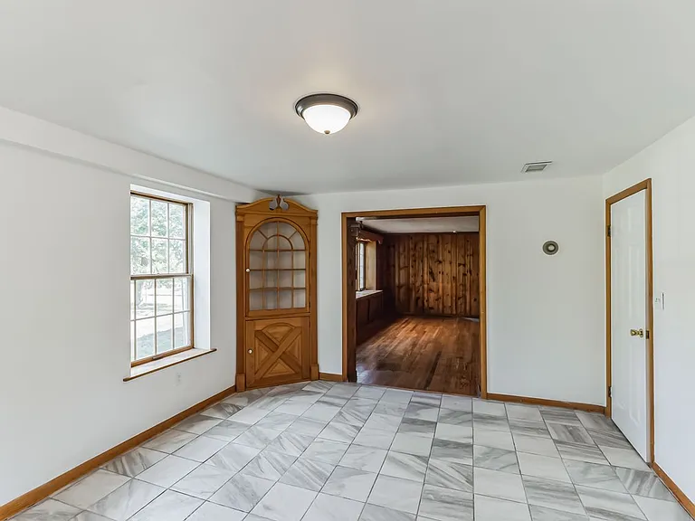 1425 N Line St — Photo 7