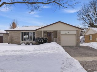 15 Confederation Dr, Kitchener, ON N2B 2X3