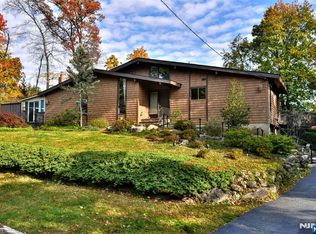 36 Circle Dr, Park Ridge, NJ 07656