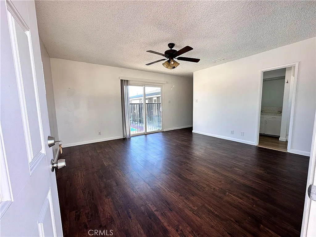 Studio, 1796 sqft, $1,500 — Photo 1