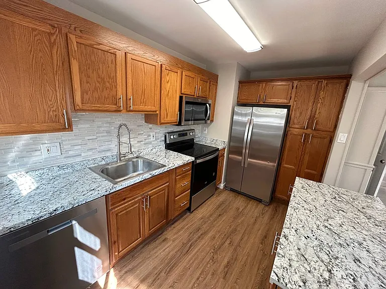 7418 W Park Dr — Photo 3