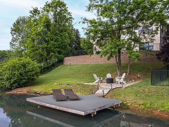 5th image of 1836 Lake Manor Dr