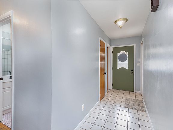 4th image of 670 Cypress Ct