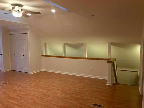 3rd image of 712 Brown St APT B