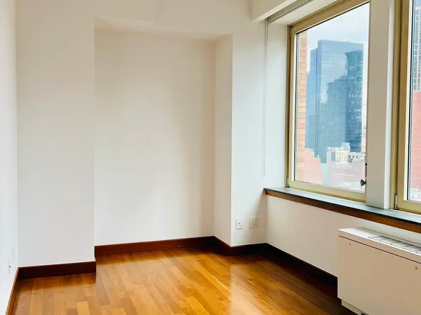 305 East 63rd Street image 19 of 24