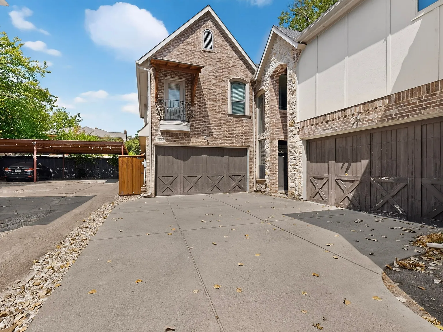 5939 La Vista Drive — Photo 2