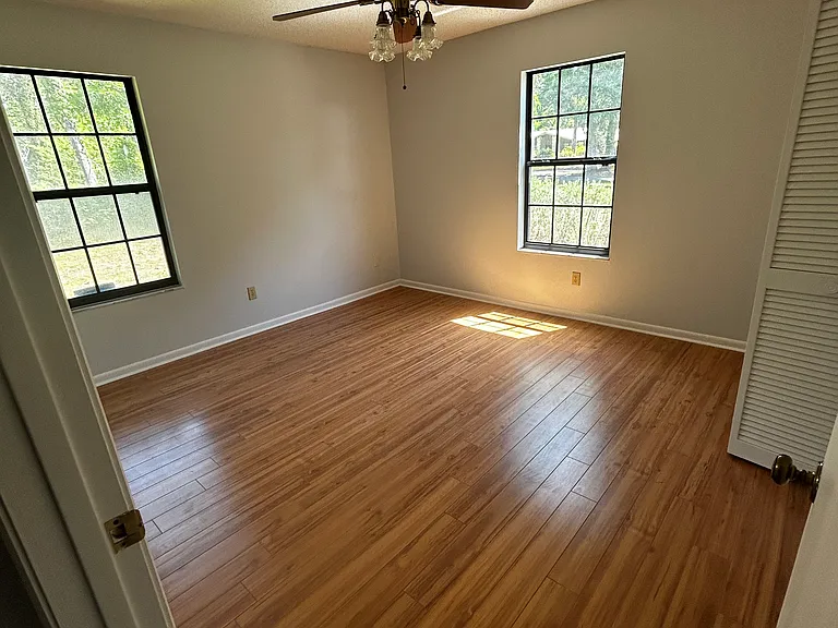 162 NW Palmetto Blvd — Photo 32