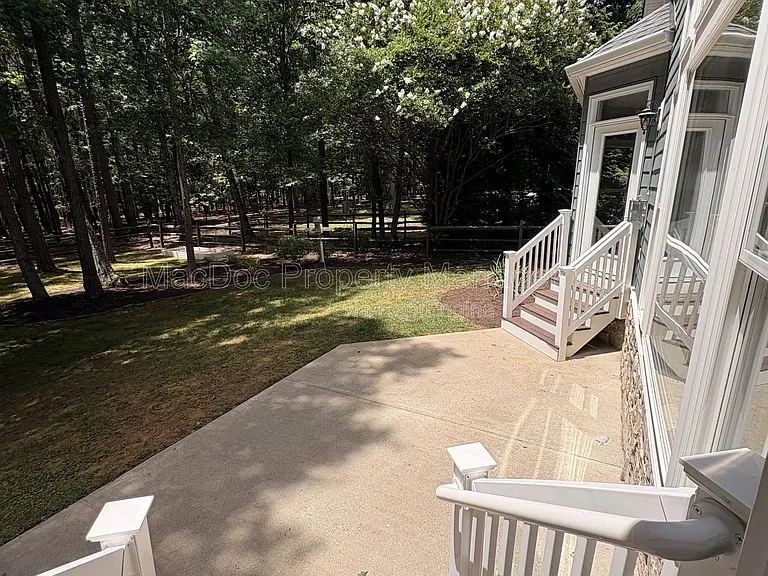 10802 Cedar Creek Dr — Photo 33