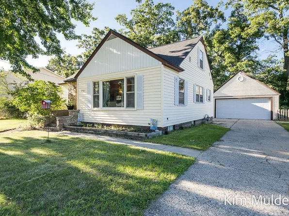 2338 E Columbia Ave, Muskegon, MI 49444