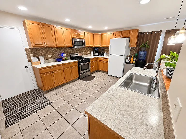 240 Homewood Dr — Photo 2
