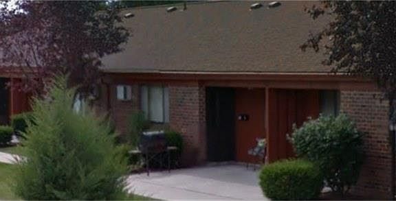 3rd image of 565 Franklin St