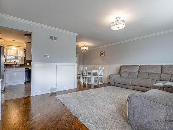 3rd image of 8001 Thomas Ave