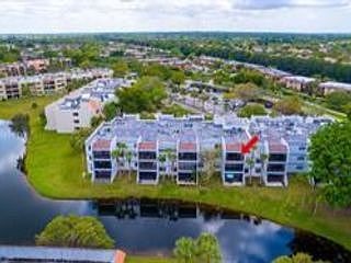 1st image of 200 Lakeview Dr