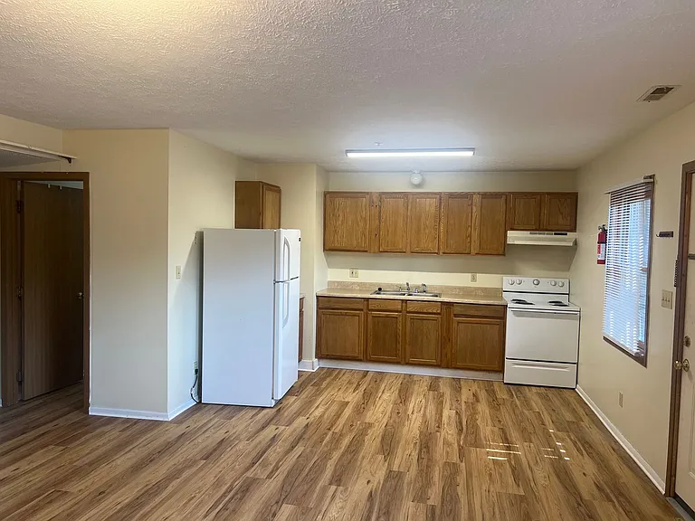 2858 University Ave — Photo 15