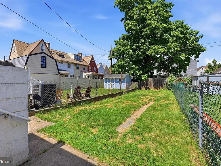 269 Monroe St — Photo 32