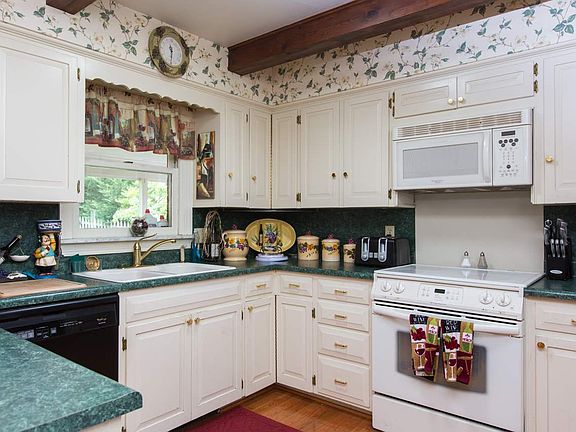 2nd image of 485 Andergren Dr