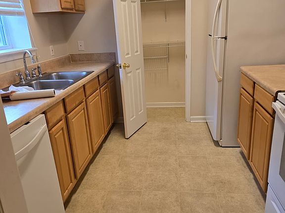 5th image of 505 E Lawnwood Ave #505