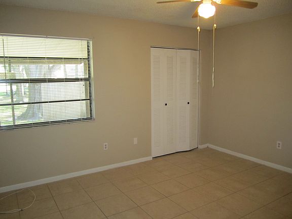 5th image of 10124 Lake Oak Cir