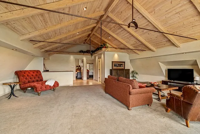 3rd floor livingroom