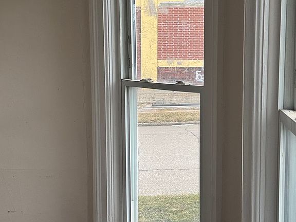 3rd image of 902 W 20th St #1