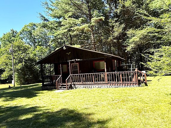 2nd image of 450 Burr Ln