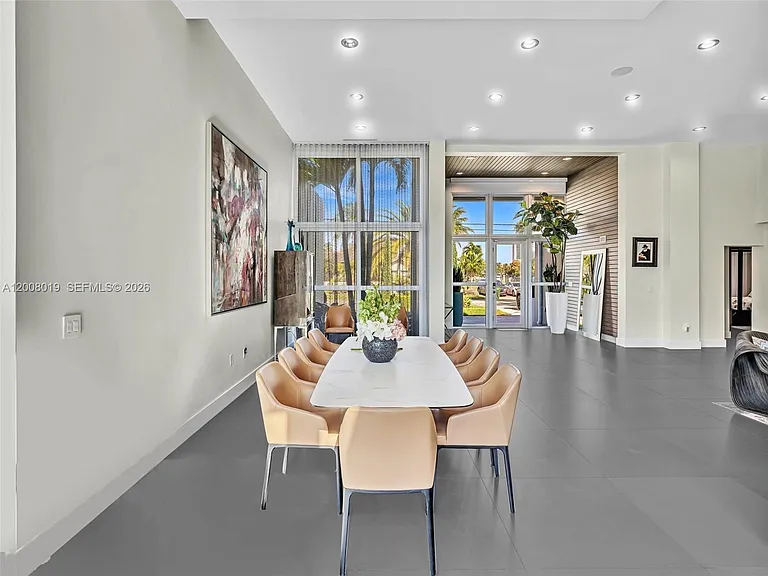 307 Holiday Dr — Photo 24