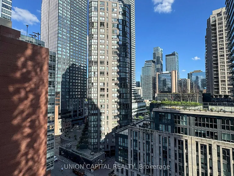 1001 Bay St #1009 — Photo 2
