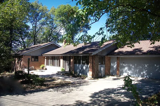 54 Brookdale Ln photo 1