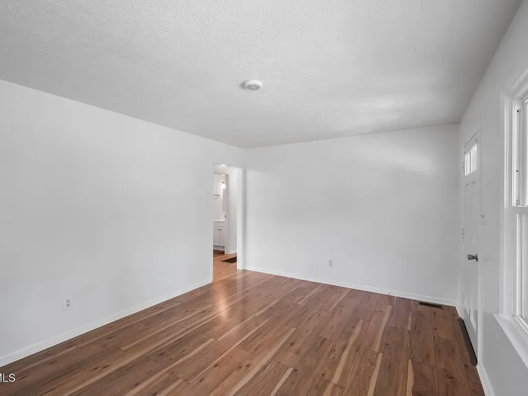 15 Holmes St — Photo 18