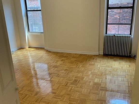 2nd image of 688 10th Ave APT 5R
