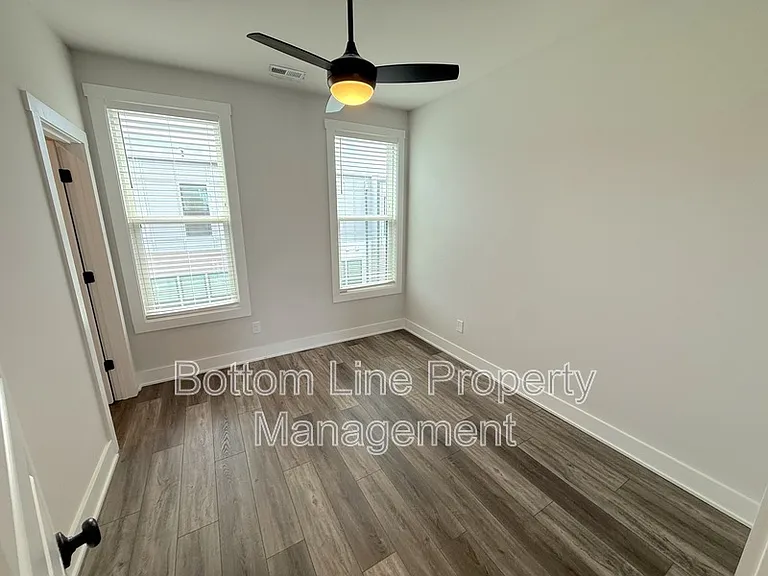 607 W Tremont Ave — Photo 24