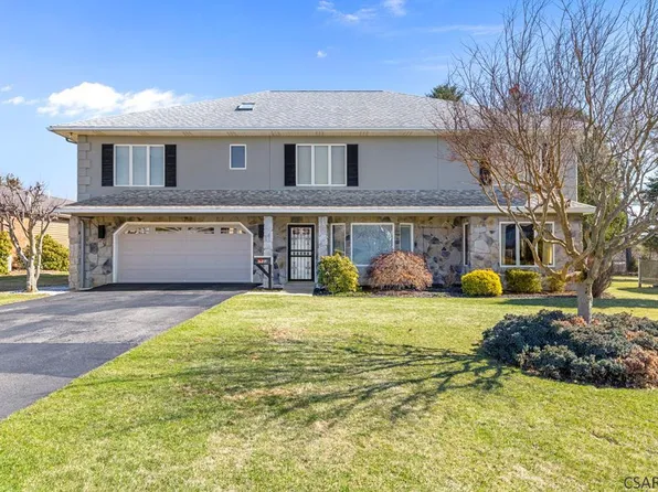 1103 Club Dr, Johnstown, PA 15905