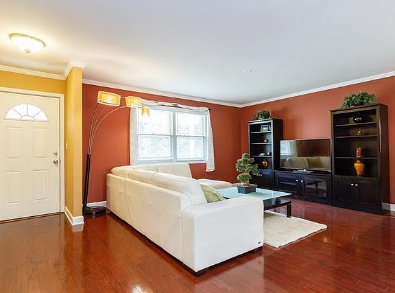 4th image of 307 Wickham Dr