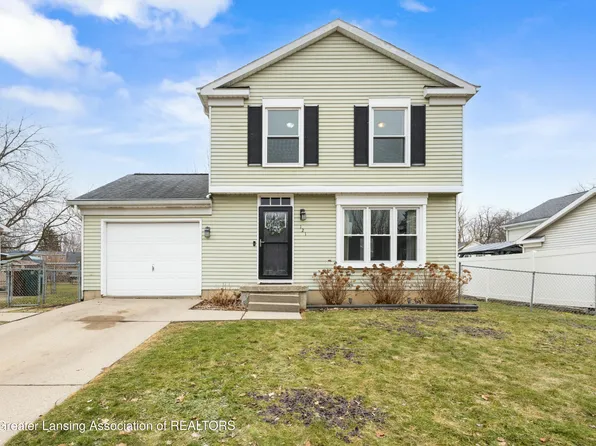 121 Village Dr, Lansing, MI 48911