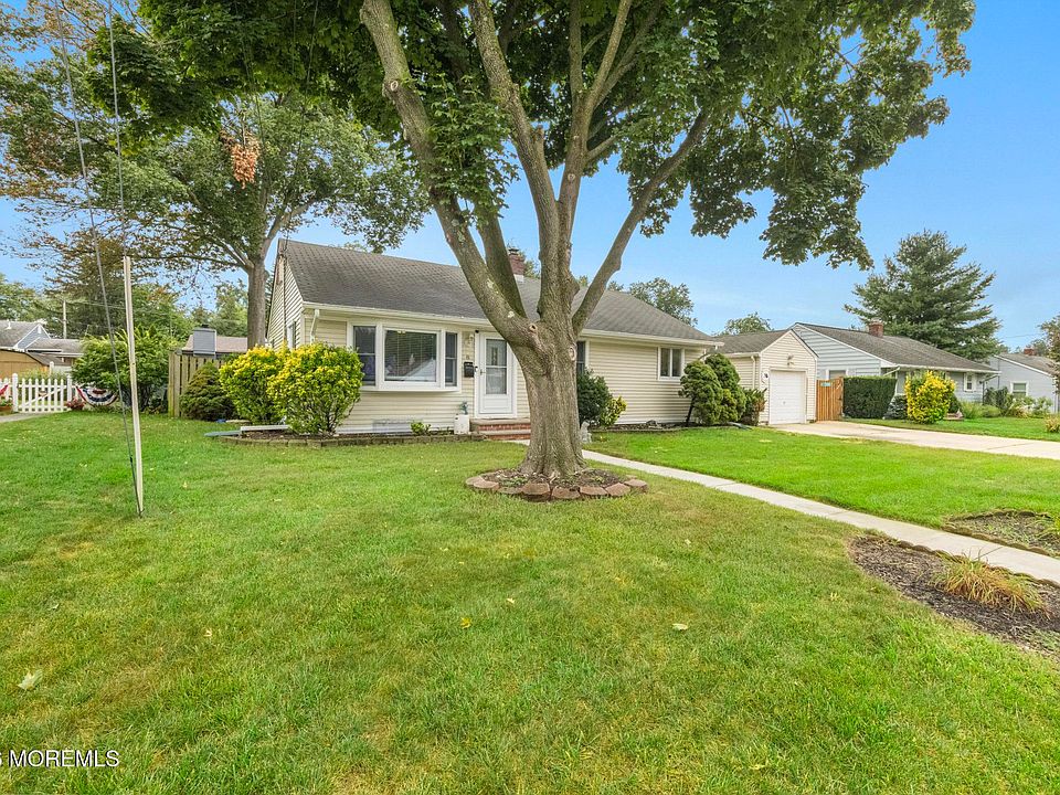 1st image of 8 Meadowbrook Avenue