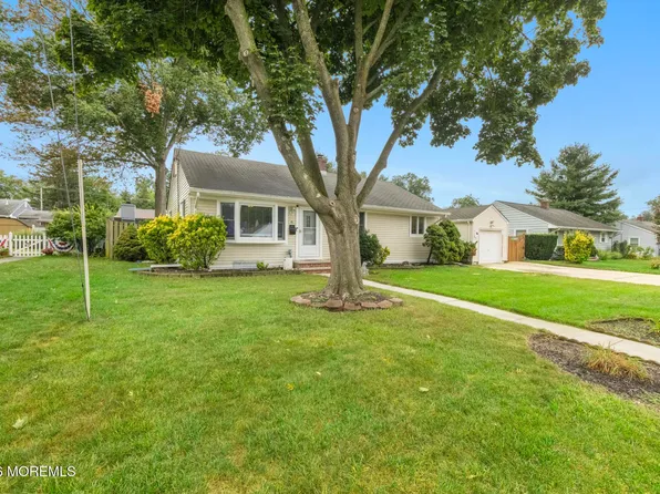 8 Meadowbrook Avenue, Eatontown, NJ 07724