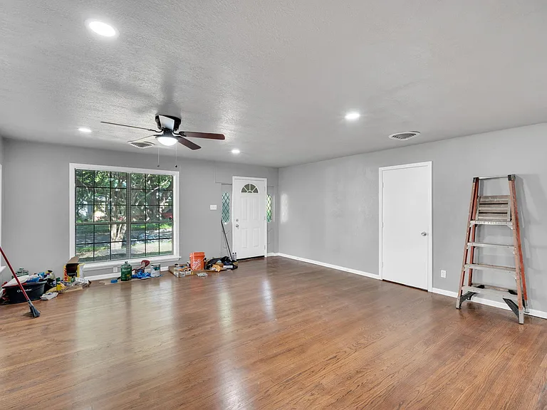 772 Fernwood St — Photo 2