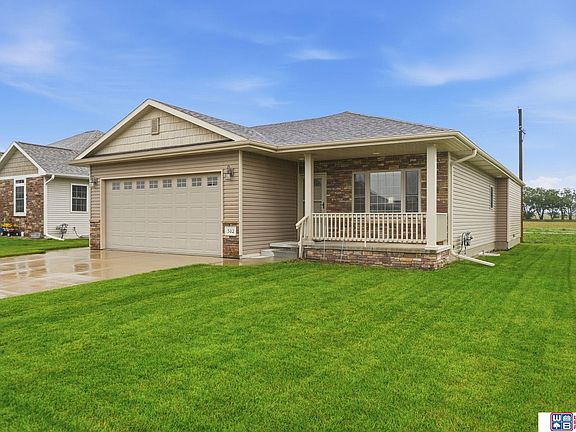 3rd image of 302 Knotty Pine Ln