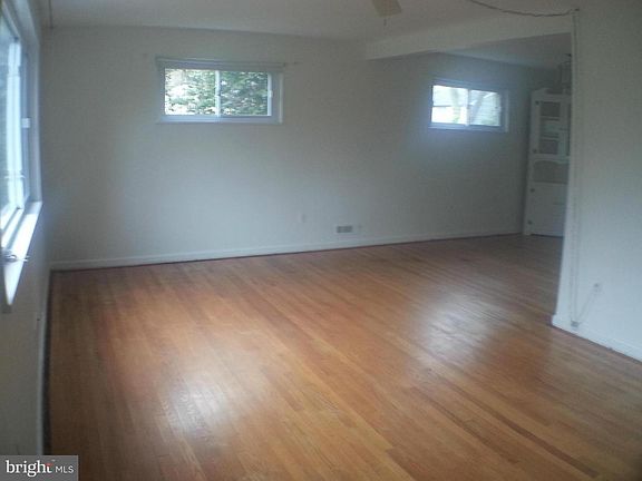 4th image of 616 Pine Tree Dr