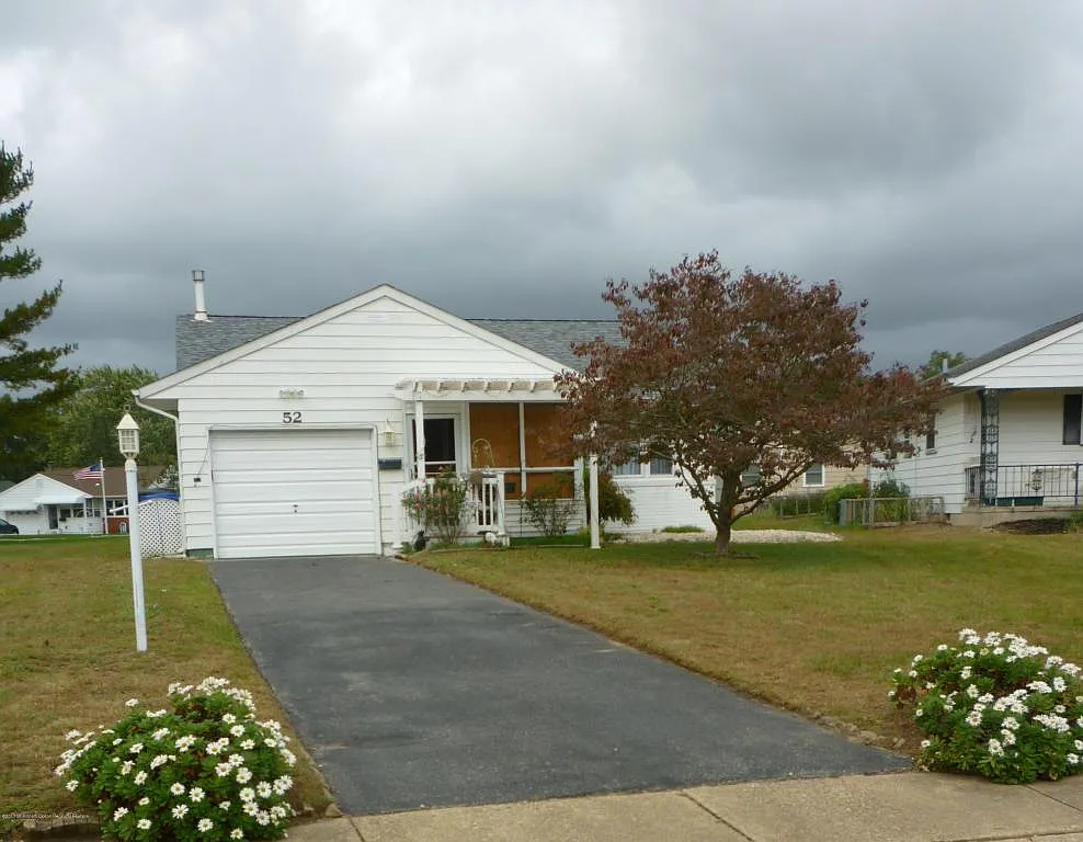 52 Coral Bell Holw photo 1