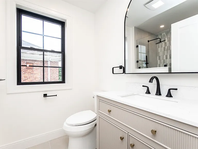 165 Campbell Ave #2 — Photo 34